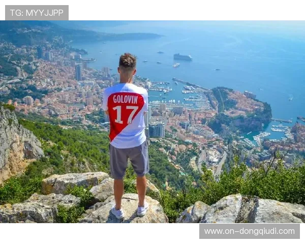 戈洛温踩踏犯规被直红罚下，摩纳哥少打一人陷入被动